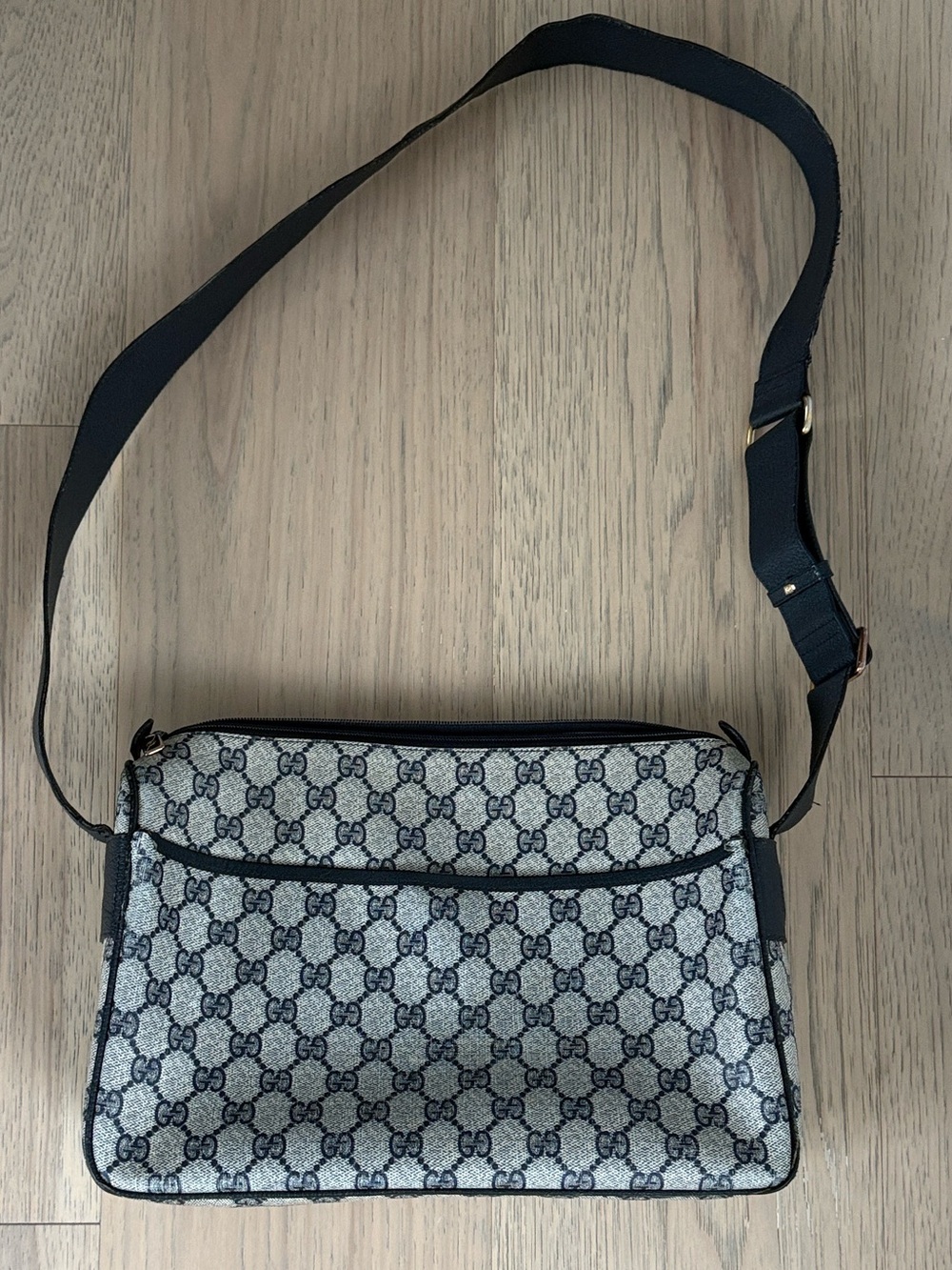 Gucci GG Supreme Canvas Crossbody Bag in Beige and Black